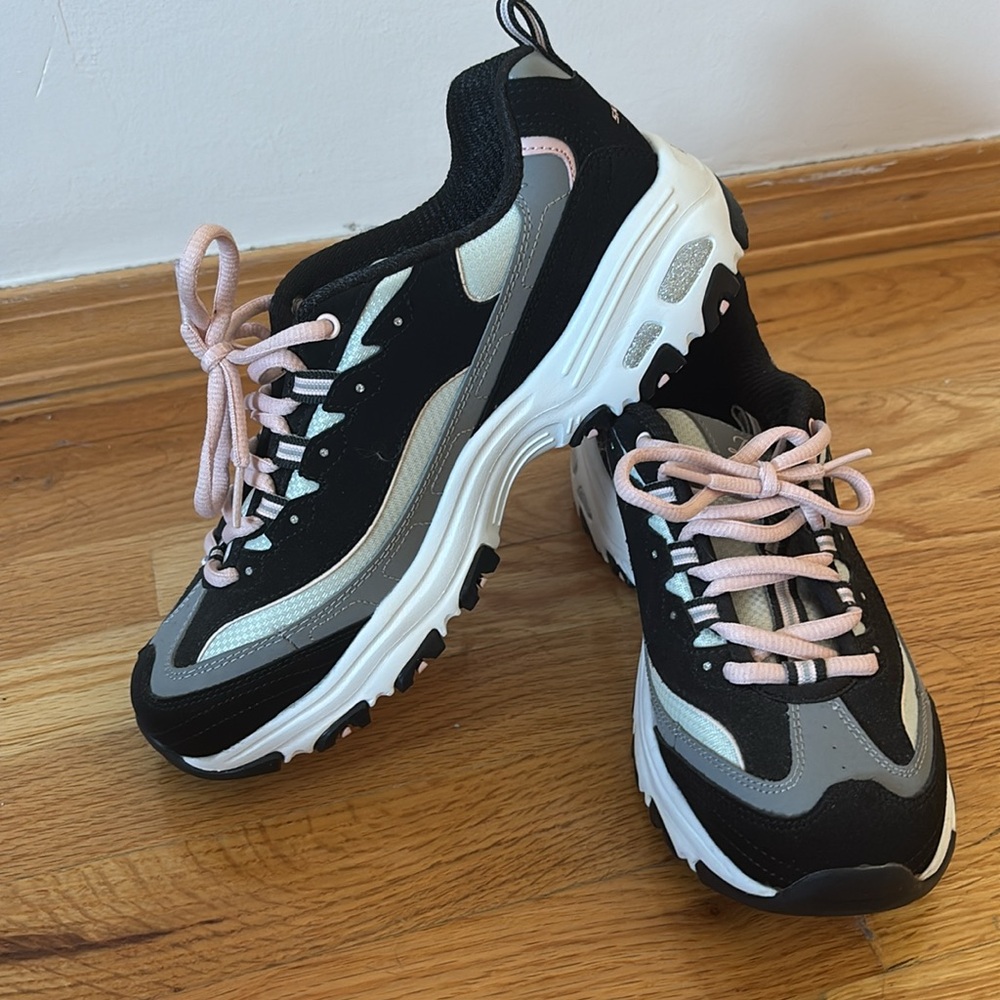 Women’s Sketchers D’Lites Tennis Shoes Size 8.5